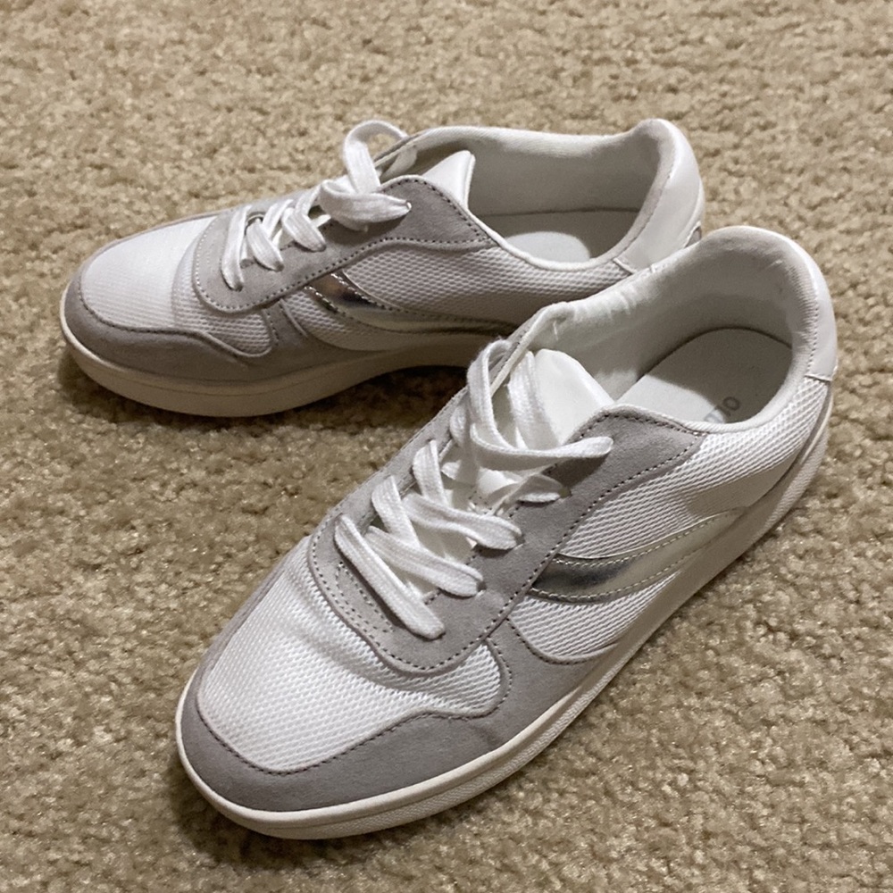 Sneakers - Picture 3 of 5